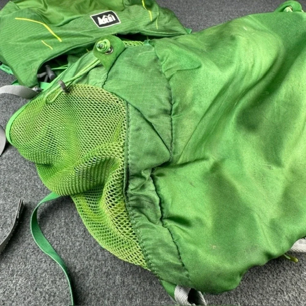 REI Flash 45 Men's Medium Hiking Backpack Green Lightweight Internal Frame Pack